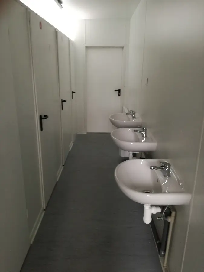 Sanitárne WC kontajnery pre dámy a pánov