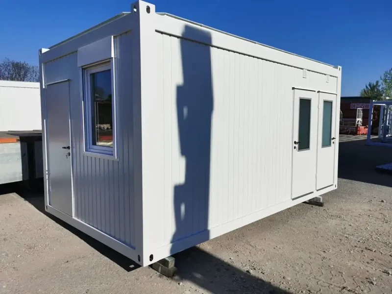 Kancelársky kontajner so sanitou (WC pre dámy a páni) 6x3m - 6 Kancelársky kontajner so sanitou pre dámy a pánov 6 × 3 m